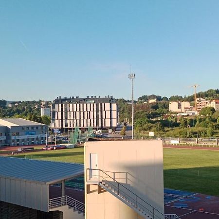 Vistas A La Pista De Atletismo Pontevedra Exterior foto