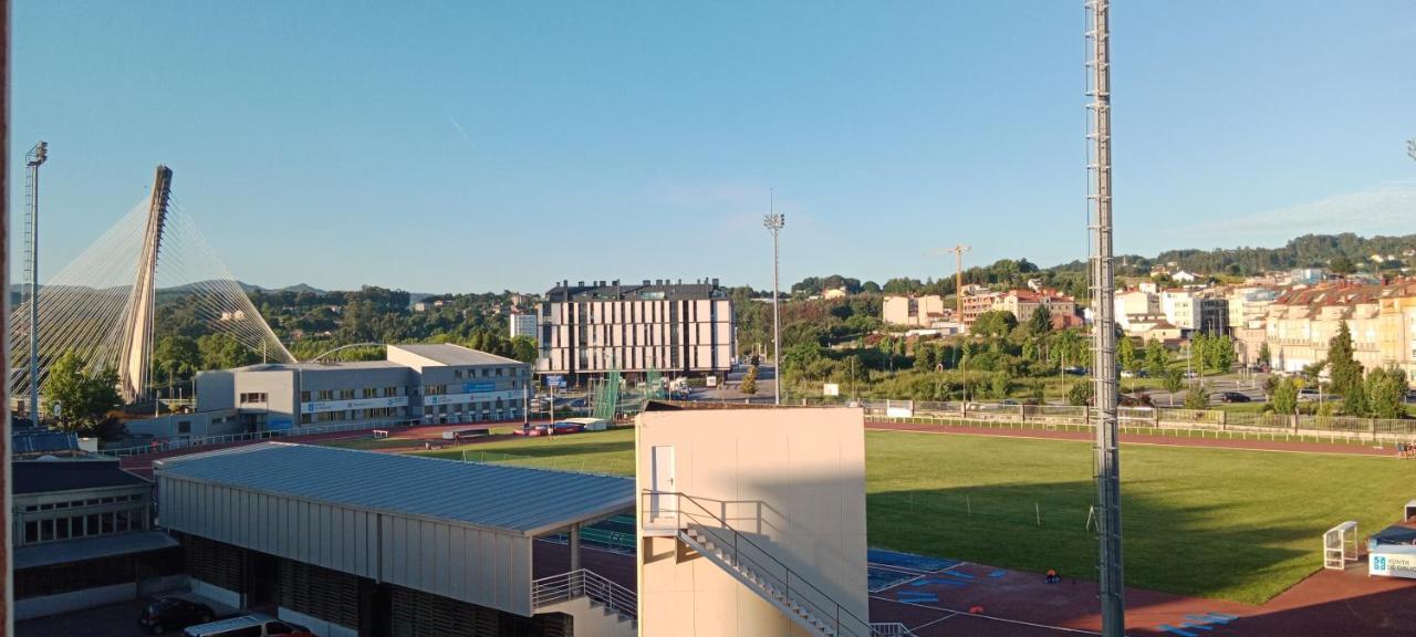 Vistas A La Pista De Atletismo Pontevedra Exterior foto